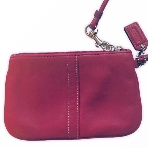 👛 COACH 👛 pink leather wristlet